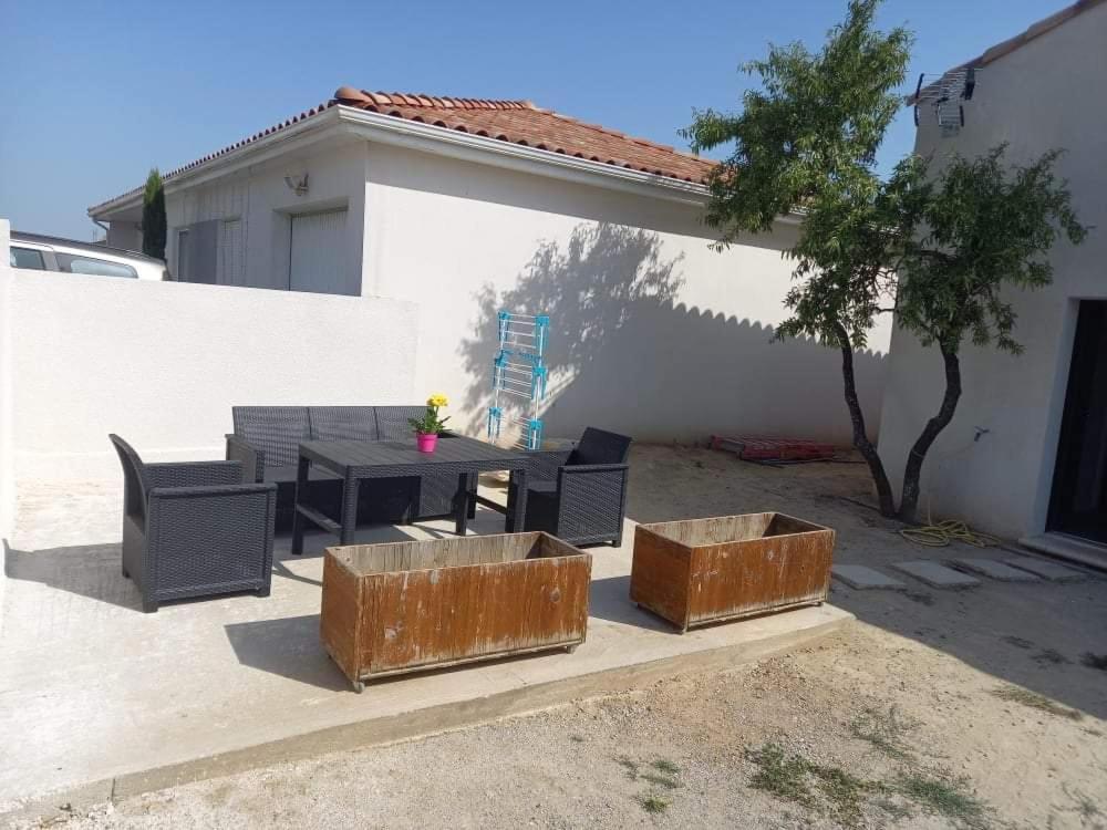 Cosy-Loft Industriel , Jacuzzi , Wifi , 6 Personnes Max Villa Aigues-Vives  Buitenkant foto