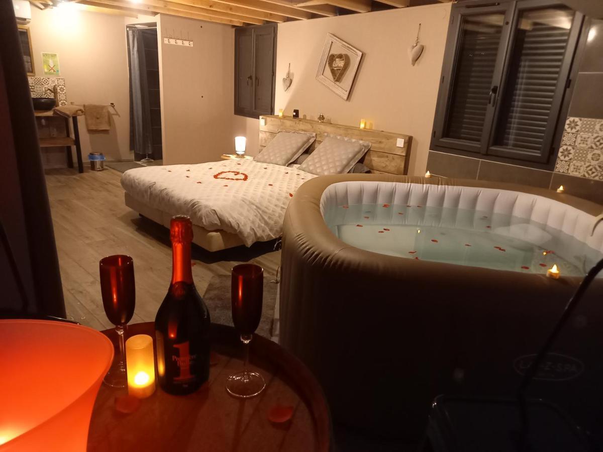 Cosy-Loft Industriel , Jacuzzi , Wifi , 6 Personnes Max Villa Aigues-Vives  Buitenkant foto